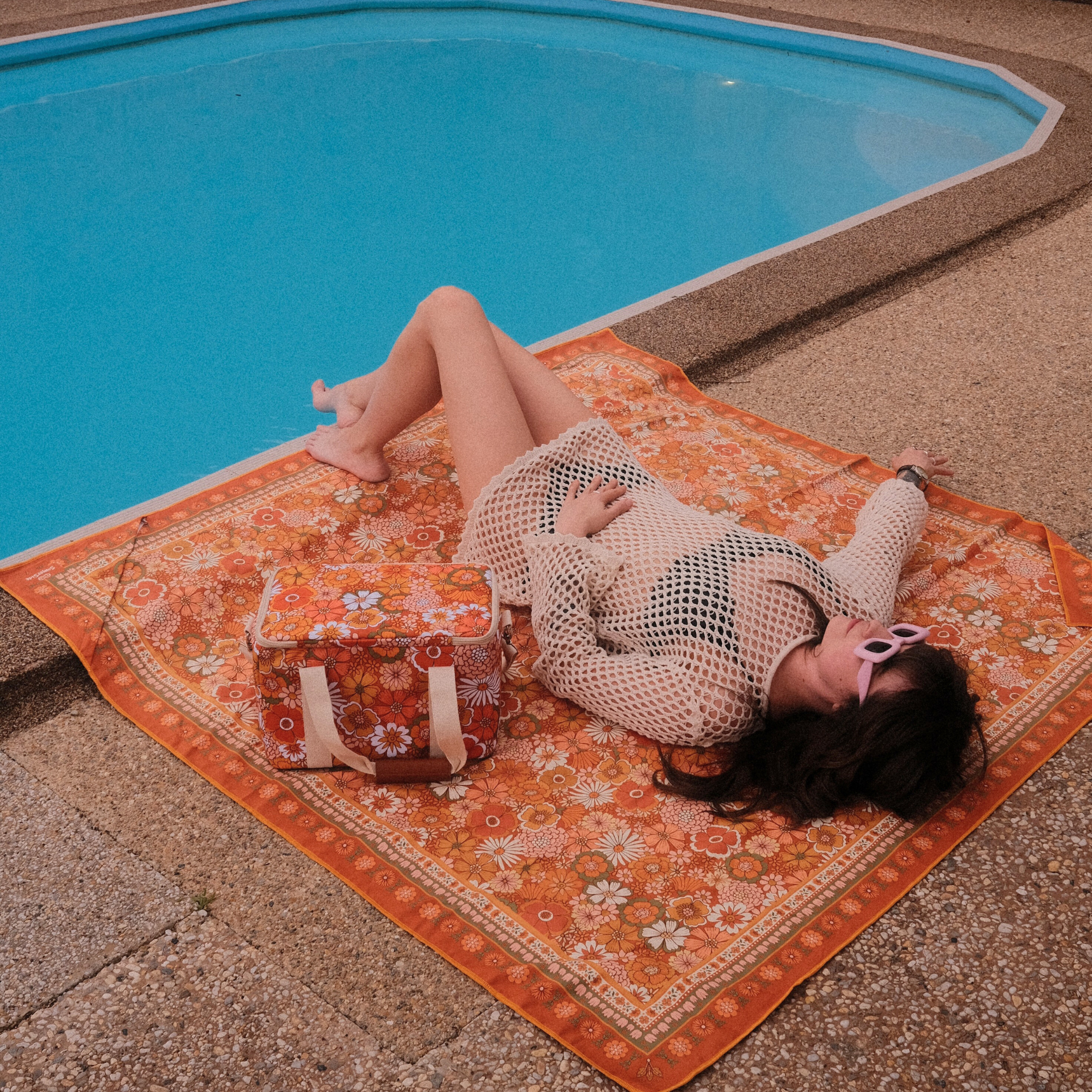 vintage motel photoshoot retro cooler and towel