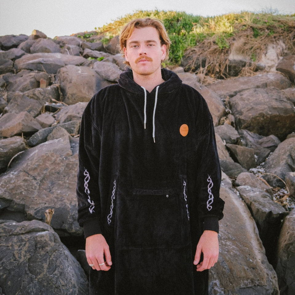 Black snake changing towel