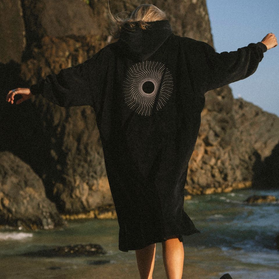 Black snake changing towel