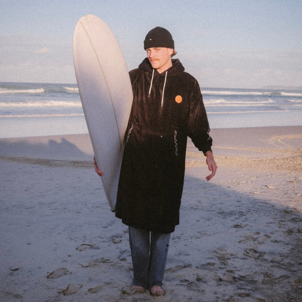 Black snake changing towel