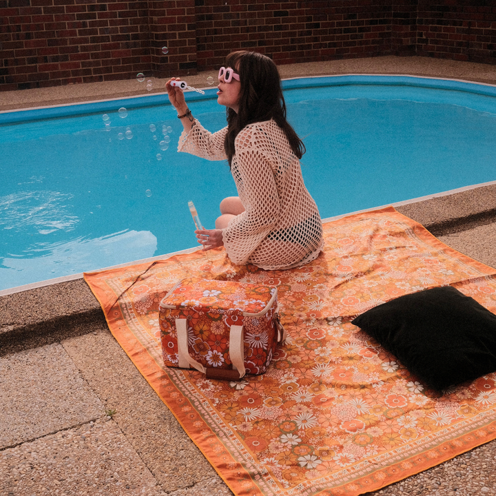 Bubble retro photoshoot coolerbag towel