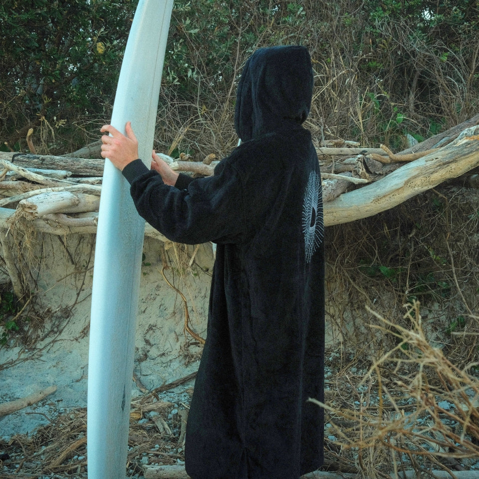 Black snake changing towel
