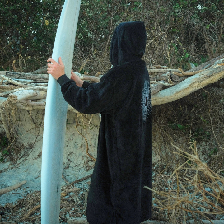 Black snake changing towel